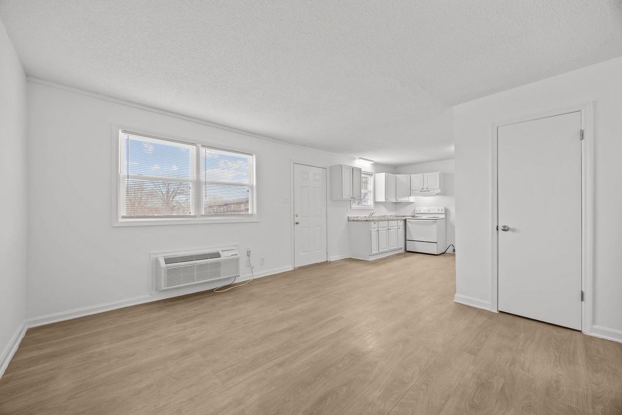 Lovely Two Bedroom One Bath Apartment. - Photo 4 of 32