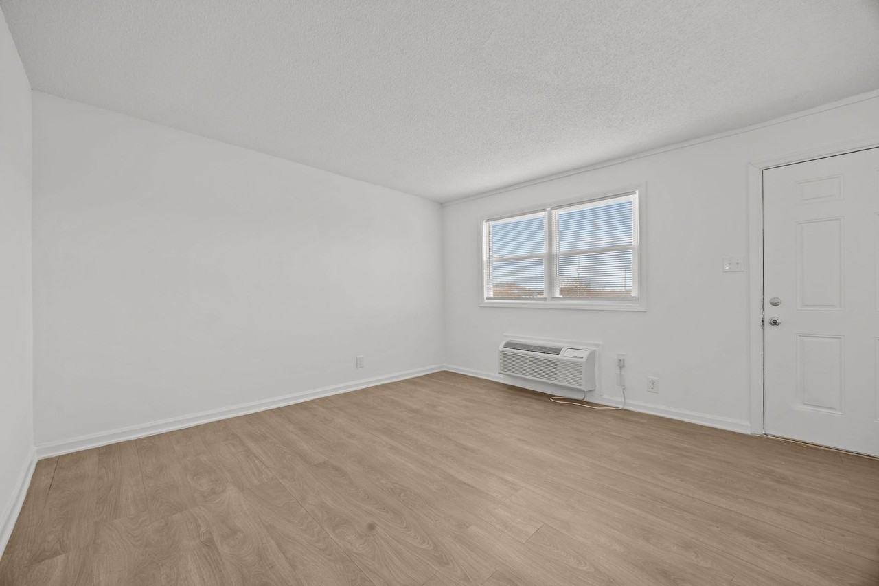 Lovely Two Bedroom One Bath Apartment. - Photo 5 of 32