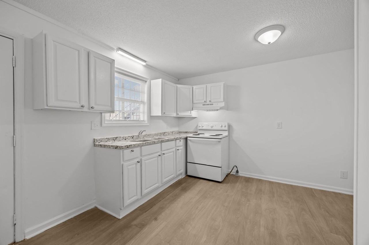 Lovely Two Bedroom One Bath Apartment. - Photo 7 of 32