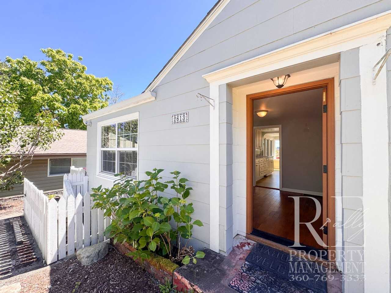 2613 E 17th St - Photo 2 of 15
