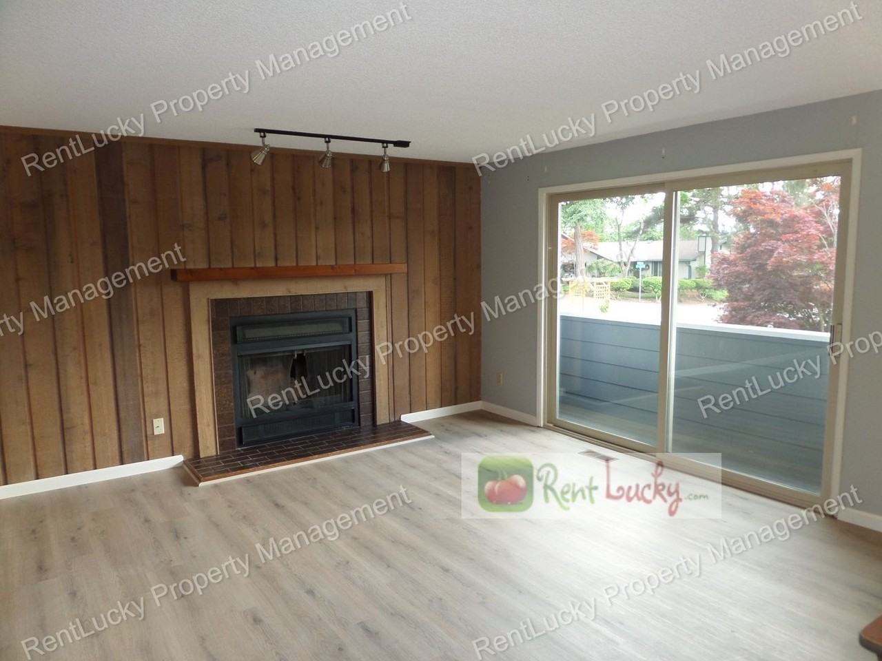 10720 157th Ave Ne - Photo 4 of 30