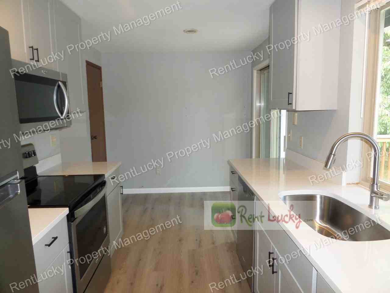 10720 157th Ave Ne - Photo 7 of 30