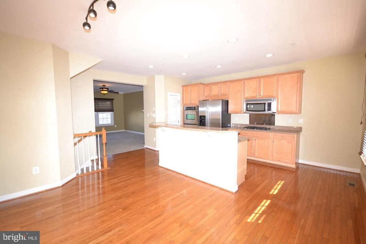 8921 Amelung St - Photo 2 of 19