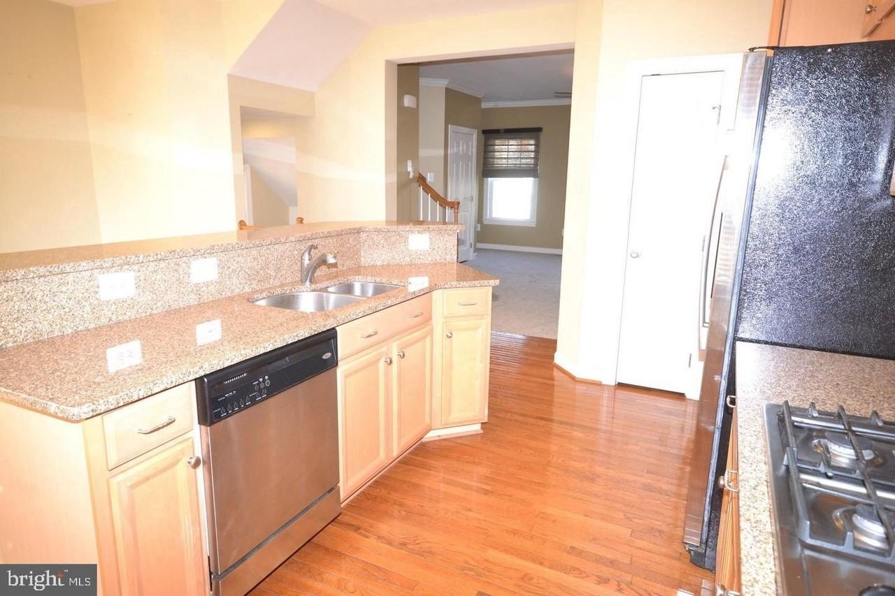 8921 Amelung St - Photo 3 of 19