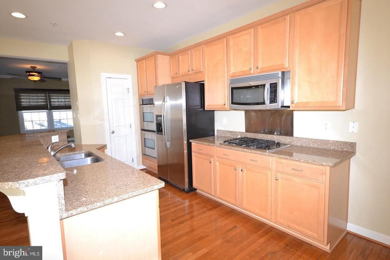 8921 Amelung St - Photo 7 of 19