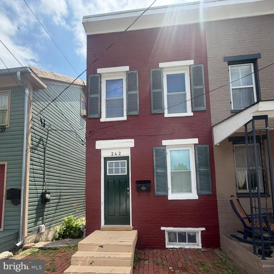 242 S Carroll St