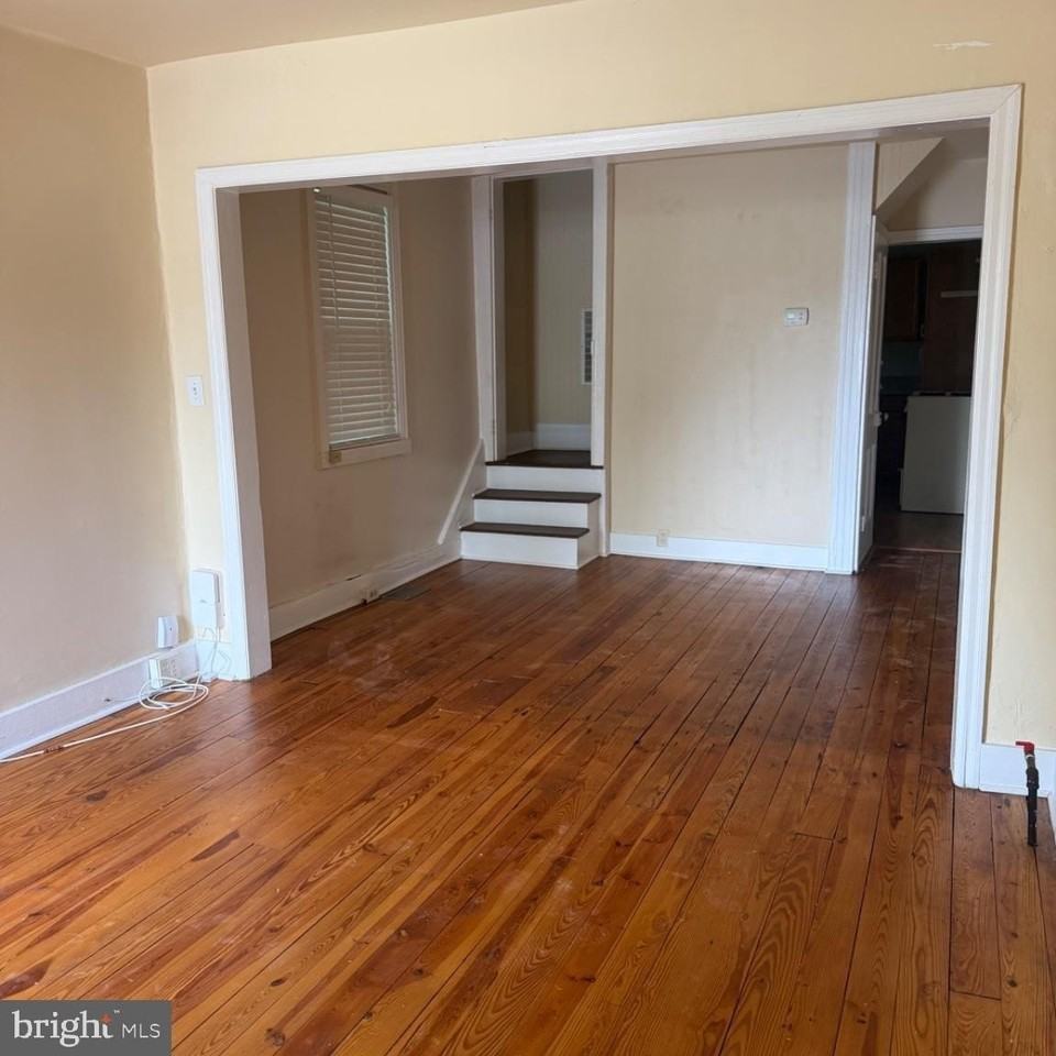 242 S Carroll St - Photo 7 of 15