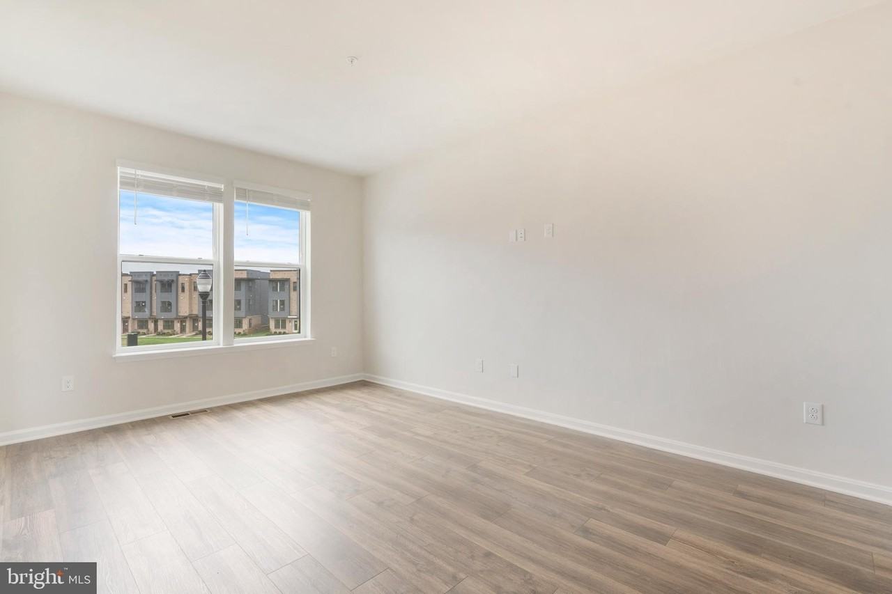 420 Carroll Walk Ave - Photo 5 of 32