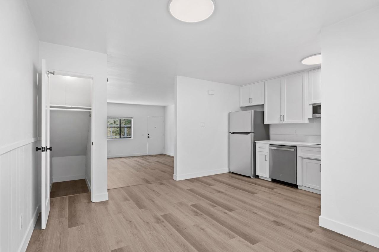 E Avenue - Coronado - Photo 6 of 50