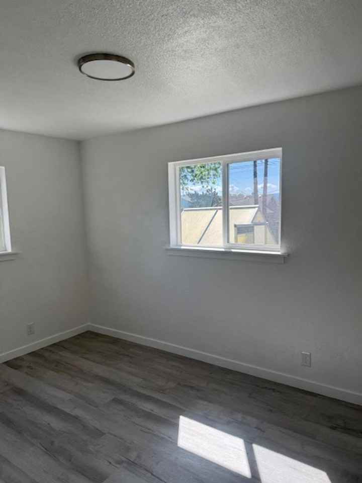 407 Oregon Ter - Photo 4 of 21