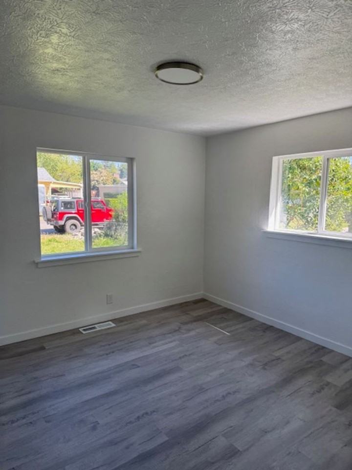 407 Oregon Ter - Photo 5 of 21