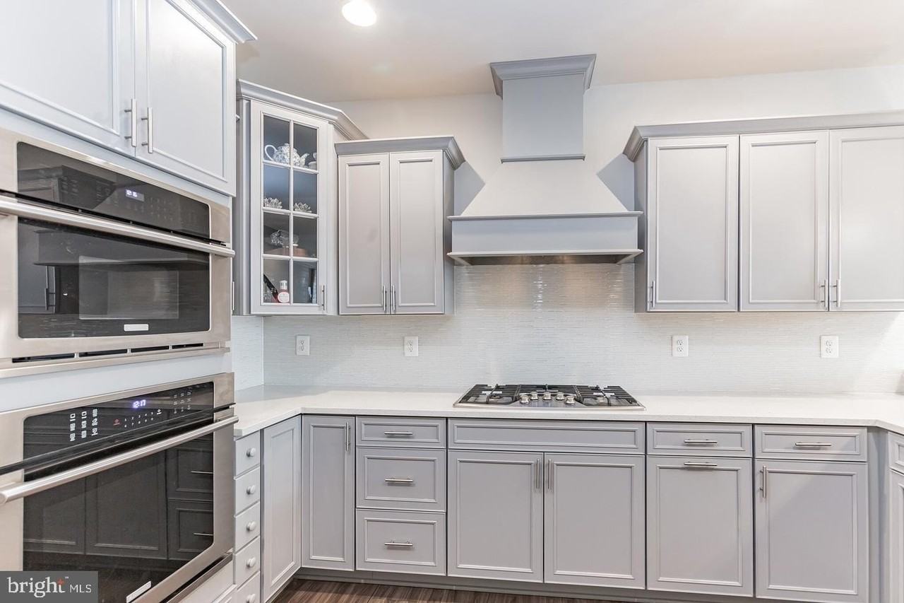 7079 Banbury Dr #B - Photo 4 of 24