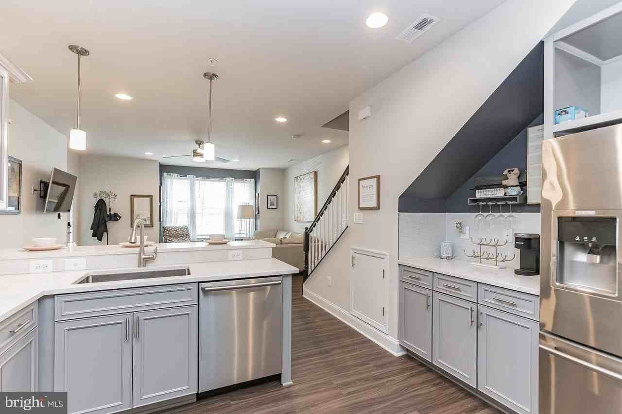 7079 Banbury Dr #B - Photo 5 of 24