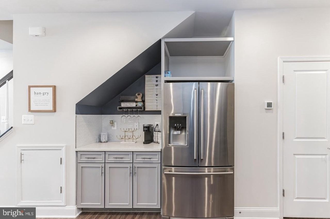 7079 Banbury Dr #B - Photo 6 of 24