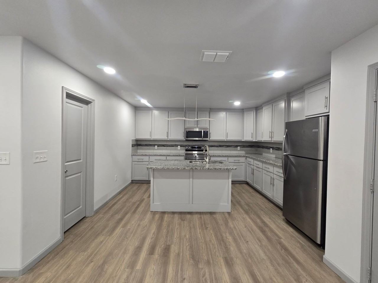 2110 88th St - Photo 4 of 21