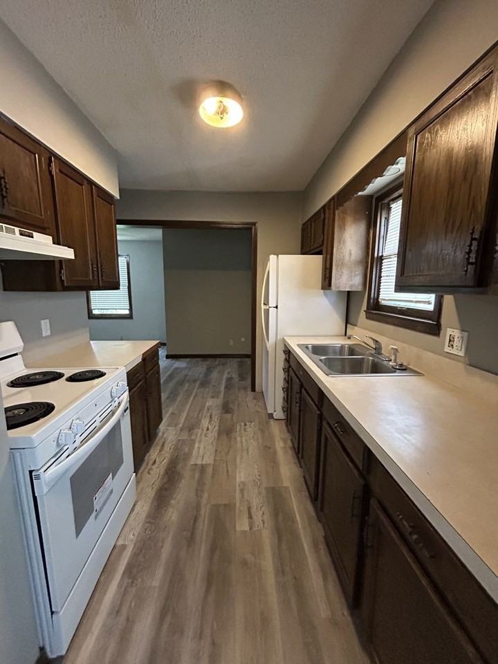 419 E Jackson St - Photo 3 of 10
