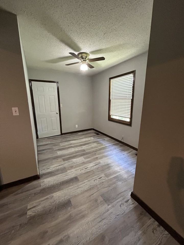 419 E Jackson St - Photo 4 of 10