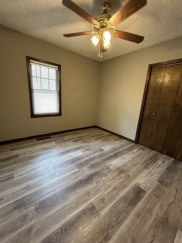419 E Jackson St - Photo 5 of 10