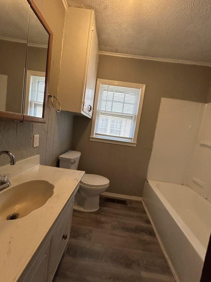 419 E Jackson St - Photo 6 of 10