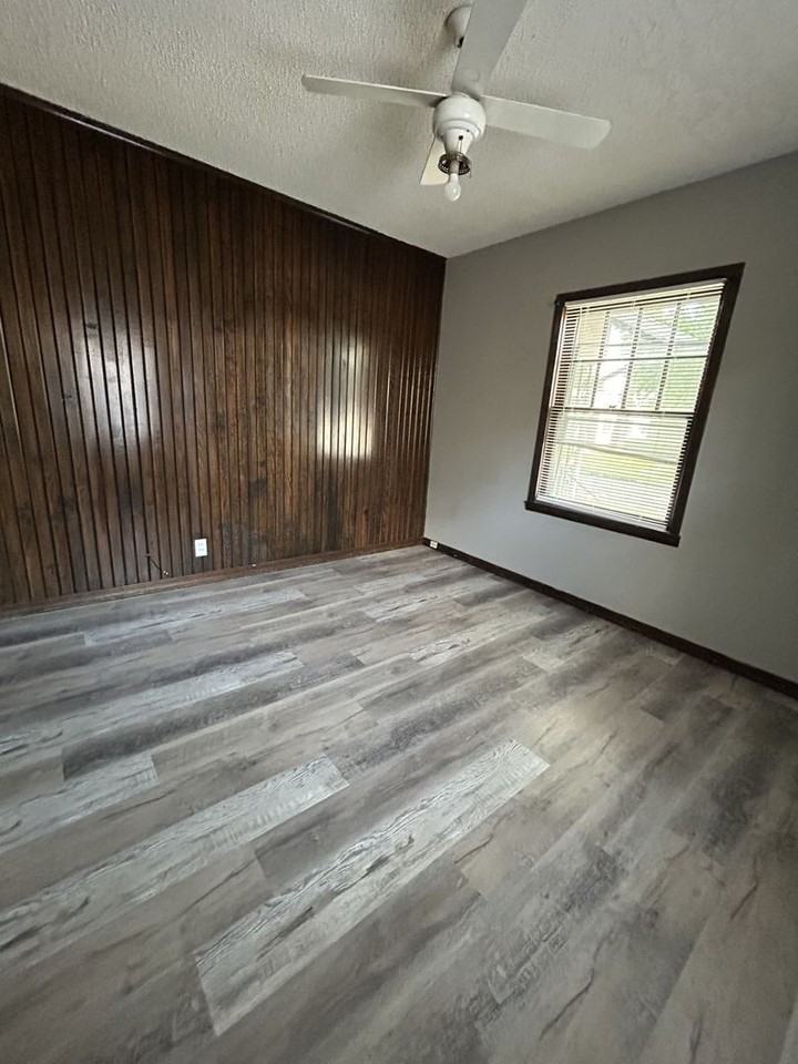 419 E Jackson St - Photo 7 of 10