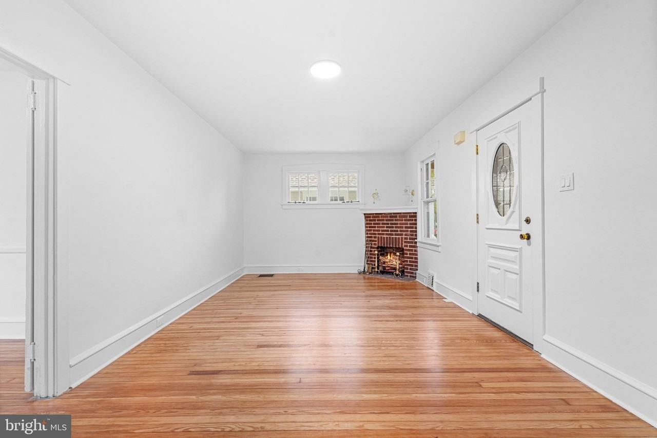 126 Estaugh Ave - Photo 5 of 25