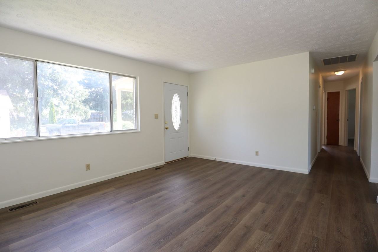 115 E Washington St - Photo 3 of 20