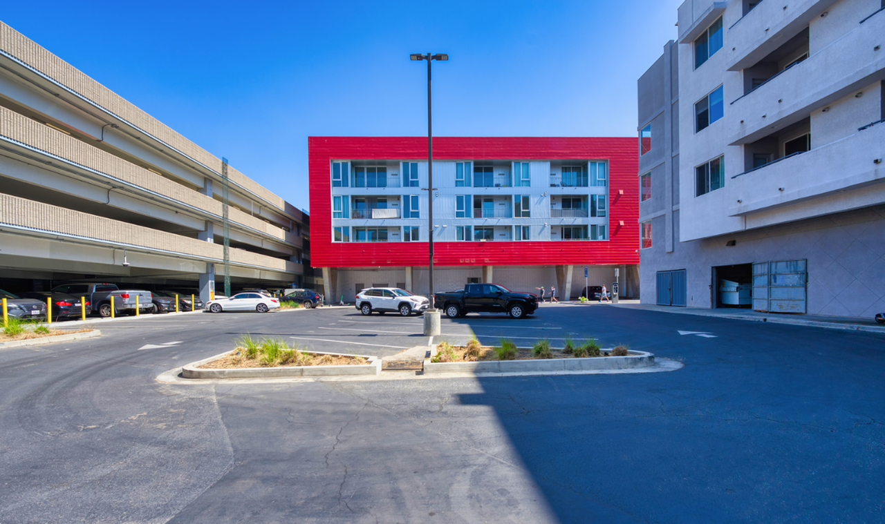 495 Promenade Ave - Photo 5 of 16