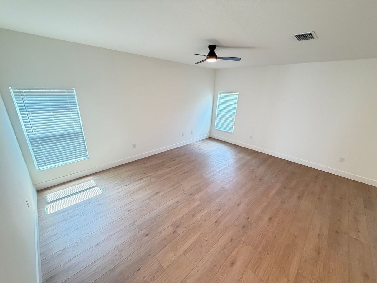 430 Wellwood St Sw - Photo 5 of 37