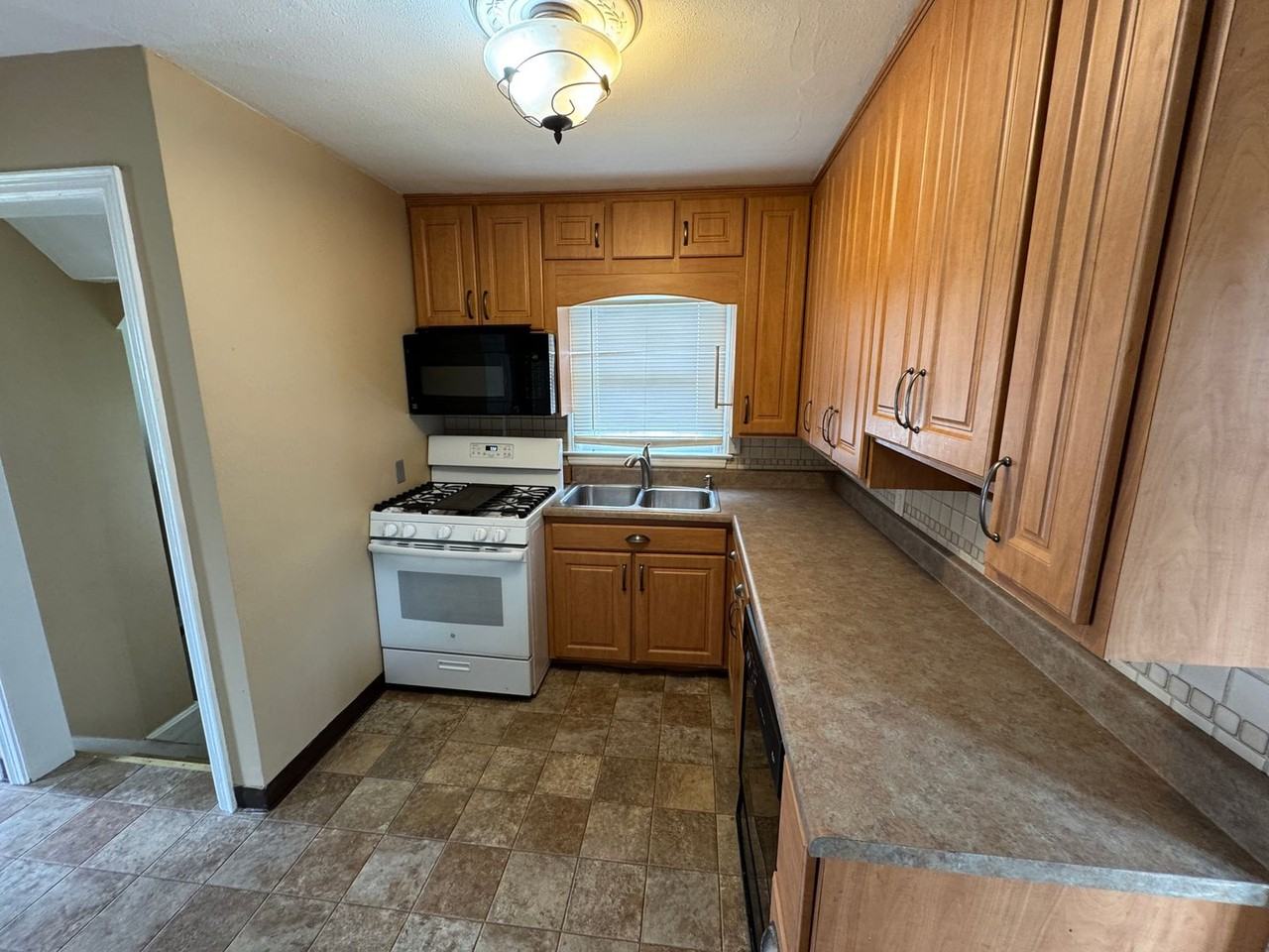 2924 11th Avenue C - Photo 3 of 14