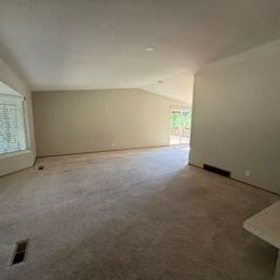 4228 163rd Ave Se - Photo 4 of 37