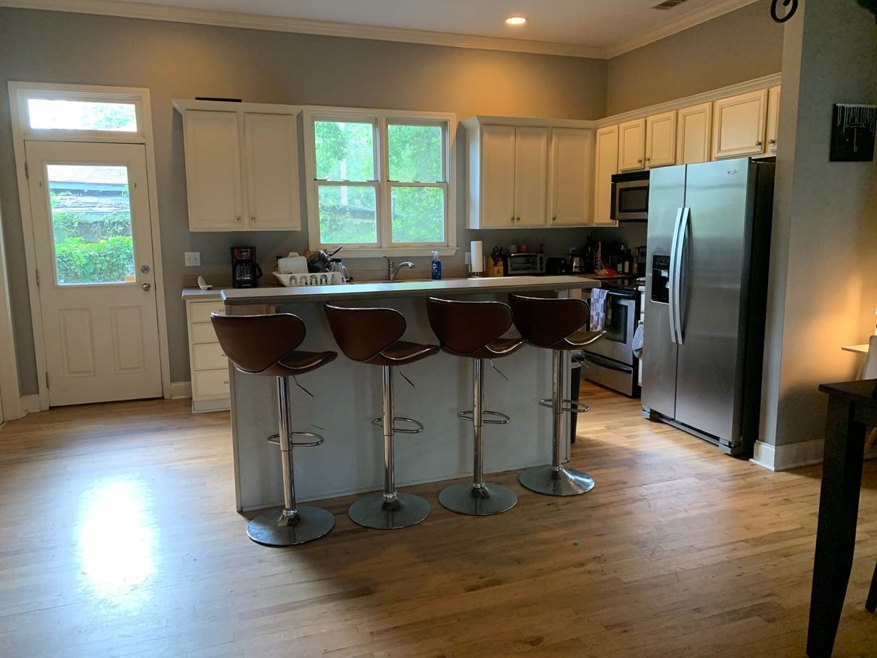 220 W 35th St - Photo 3 of 10