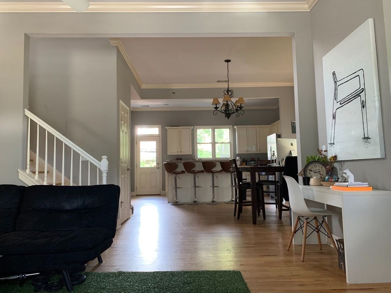 220 W 35th St - Photo 4 of 10