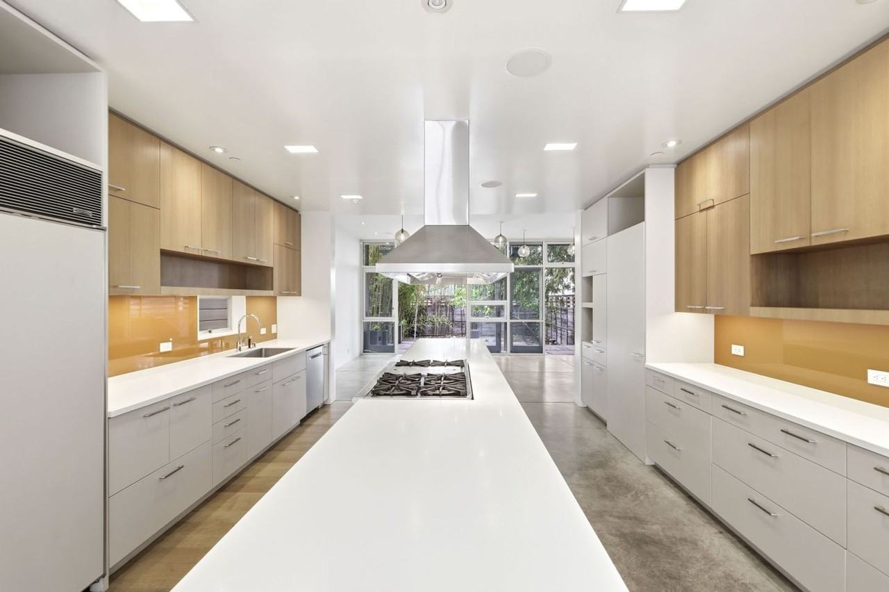 1076 S Van Ness Ave - Photo 4 of 50