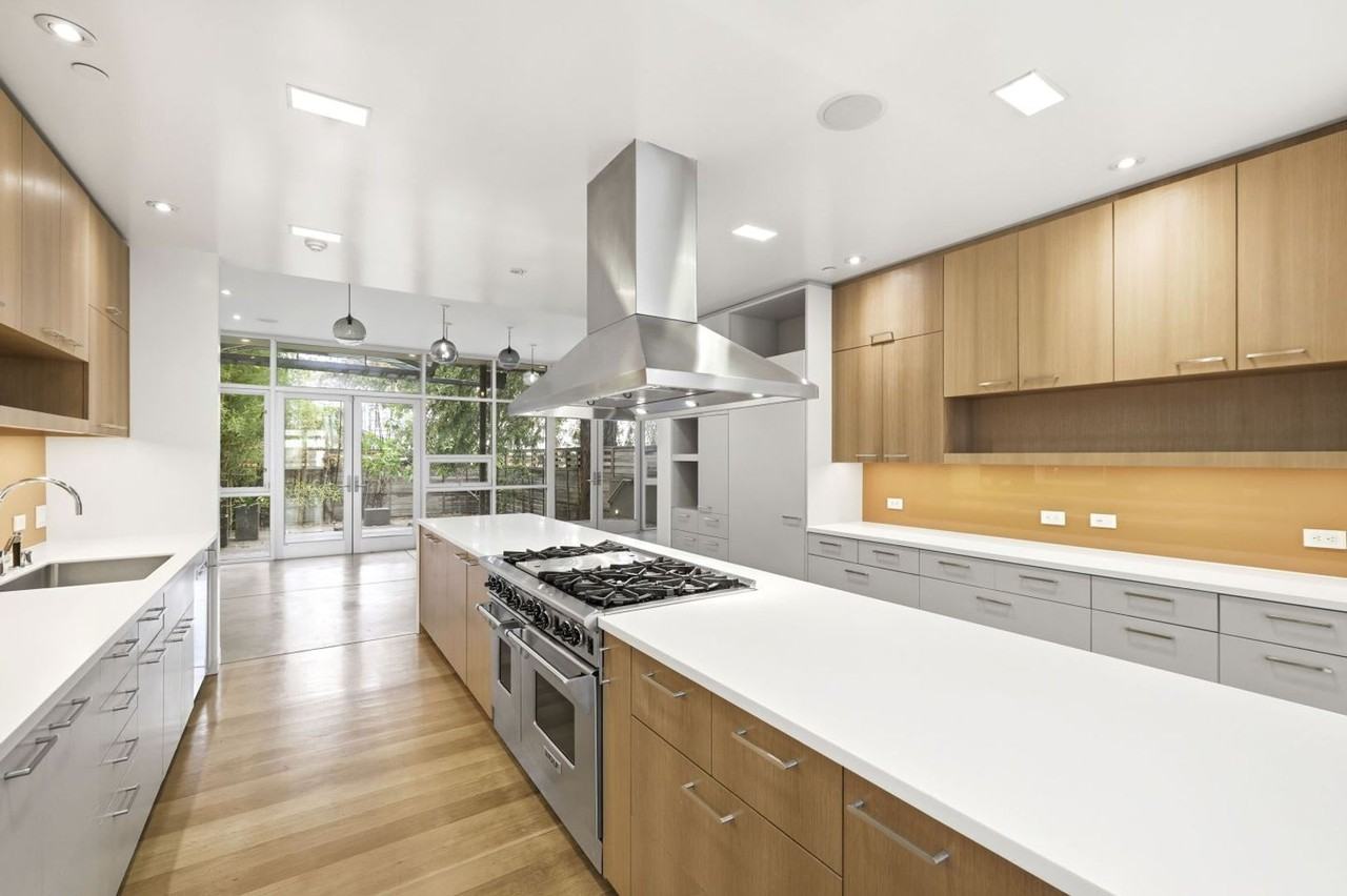 1076 S Van Ness Ave - Photo 5 of 50