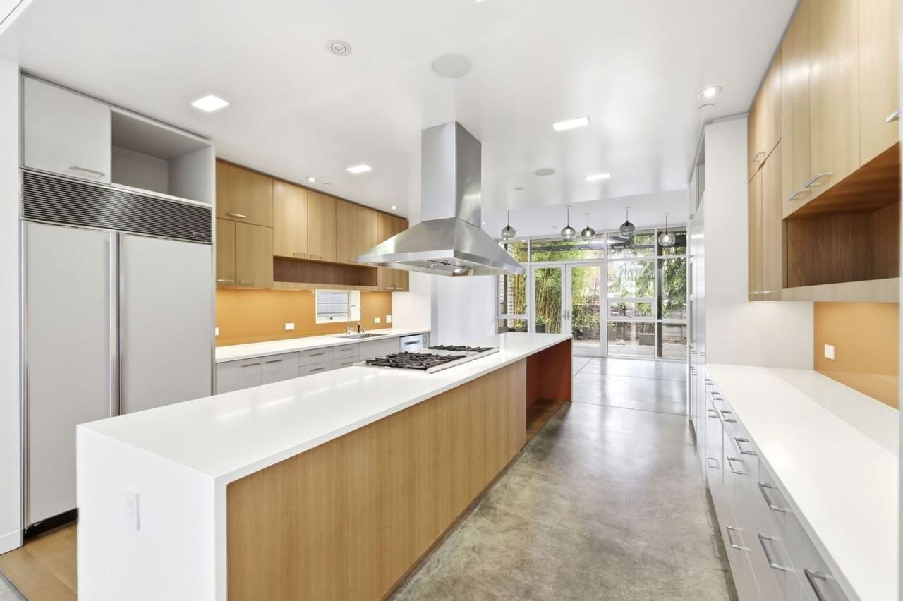 1076 S Van Ness Ave - Photo 7 of 50