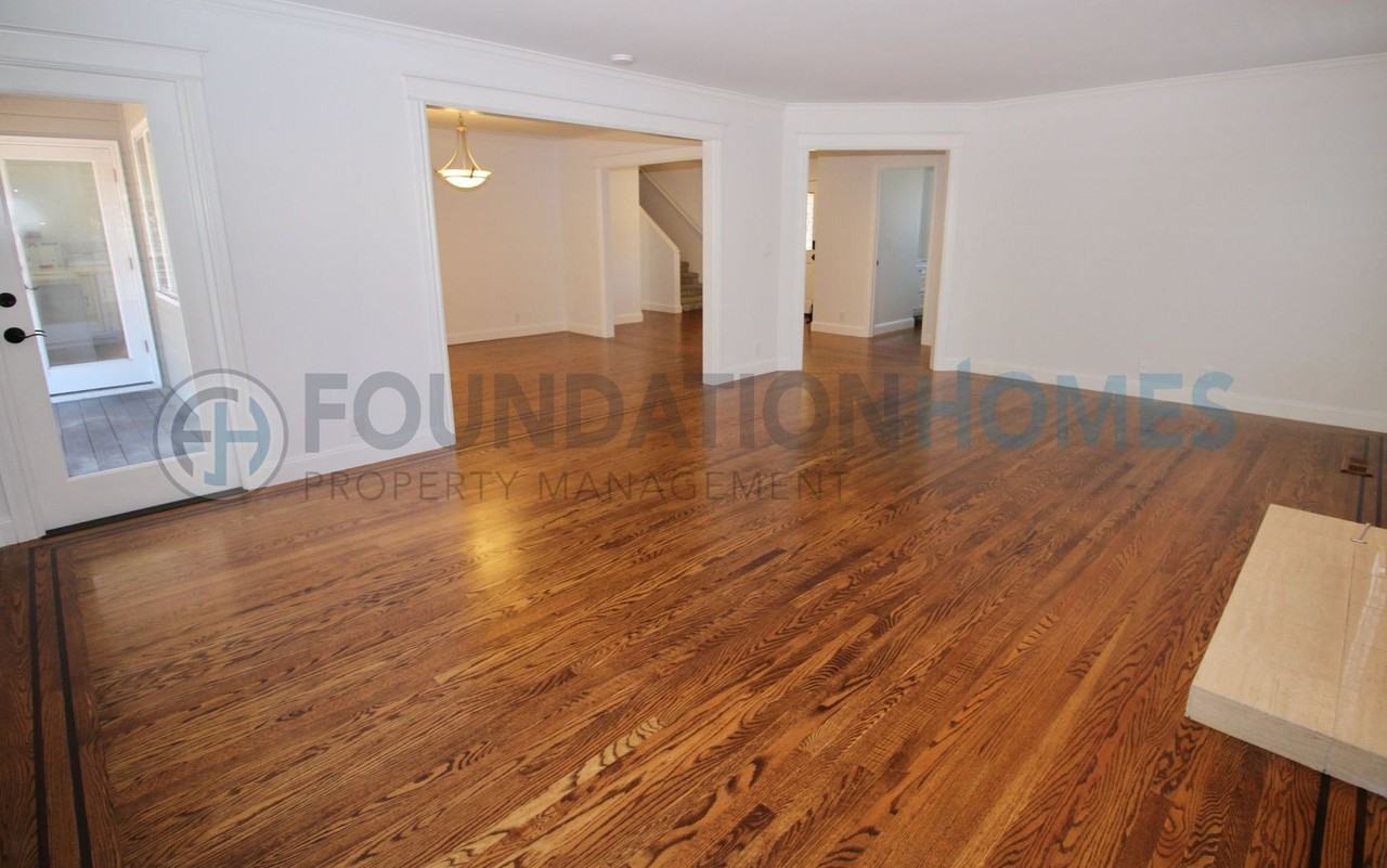 742 Mcclay Rd - Photo 4 of 27