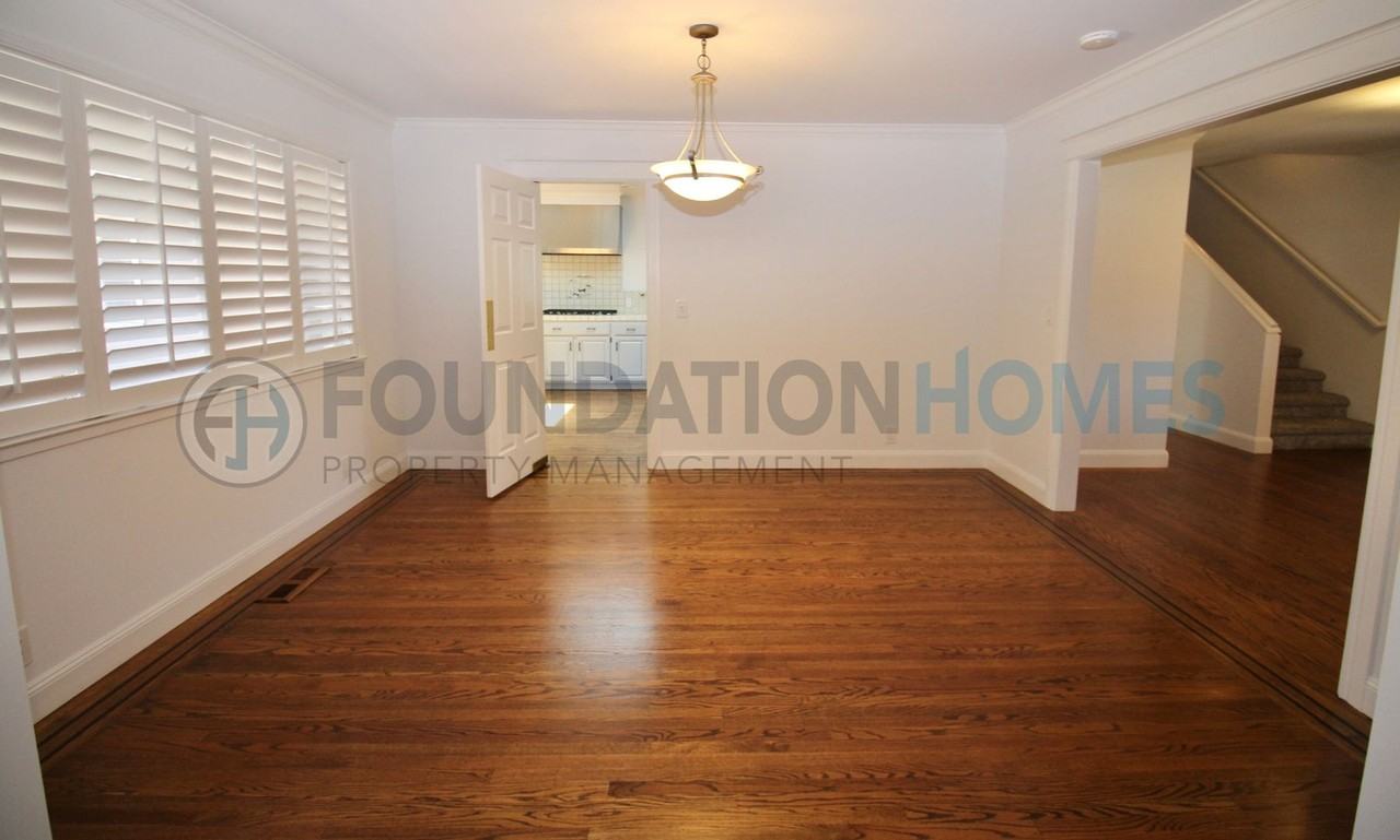 742 Mcclay Rd - Photo 5 of 27