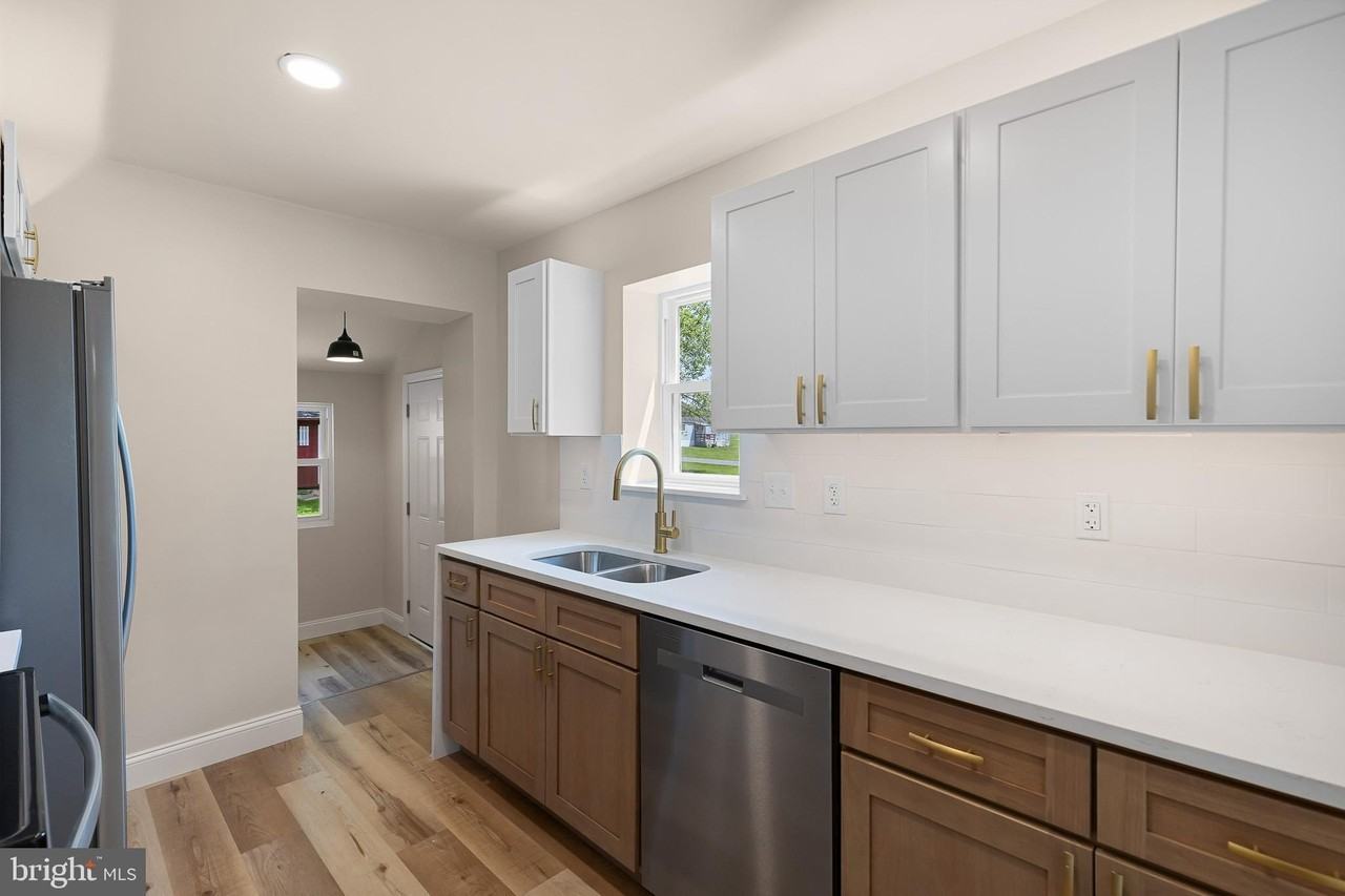 563 Rosedale Rd - Photo 4 of 18
