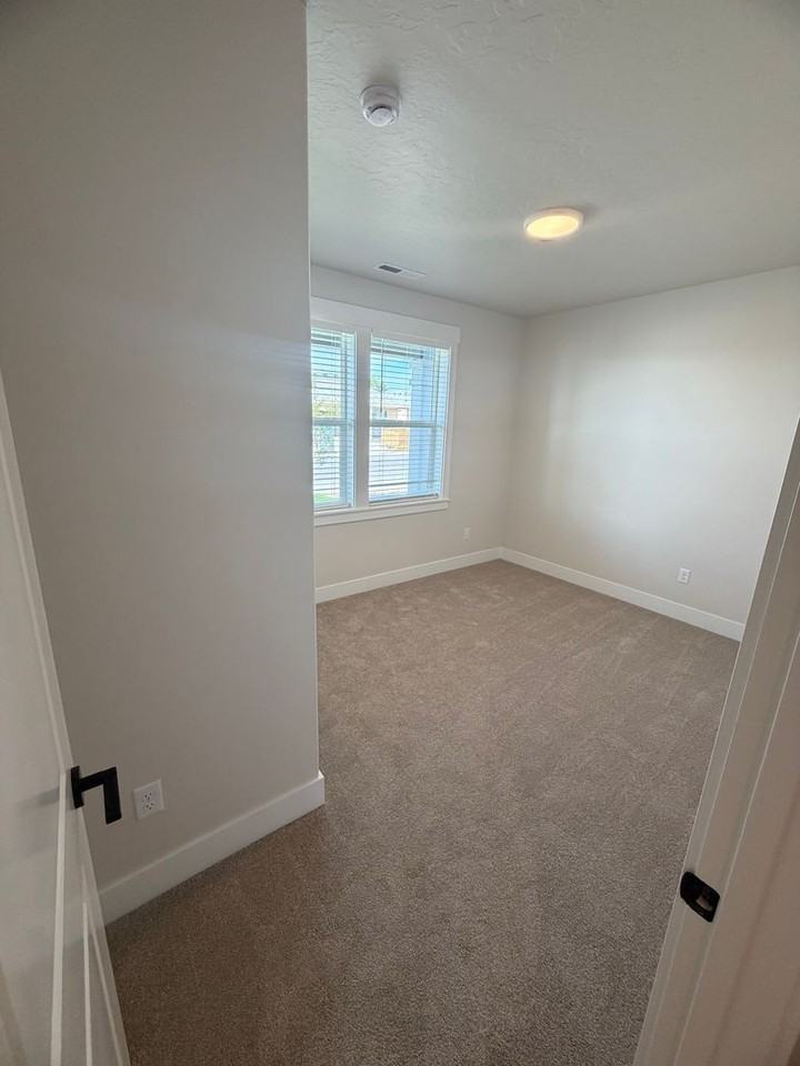 3443 E Fitz Roy St - Photo 5 of 23
