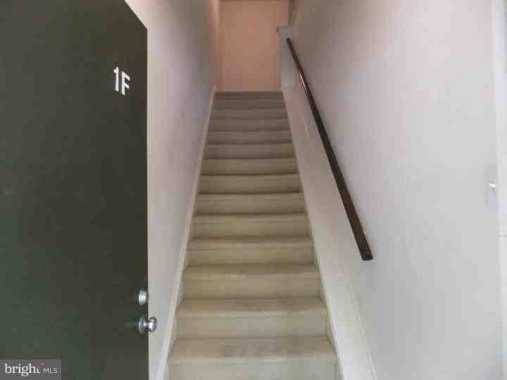 1700 Oakwood Ter #1F - Photo 2 of 41