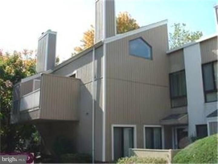 1700 Oakwood Ter #1F - Photo 3 of 41