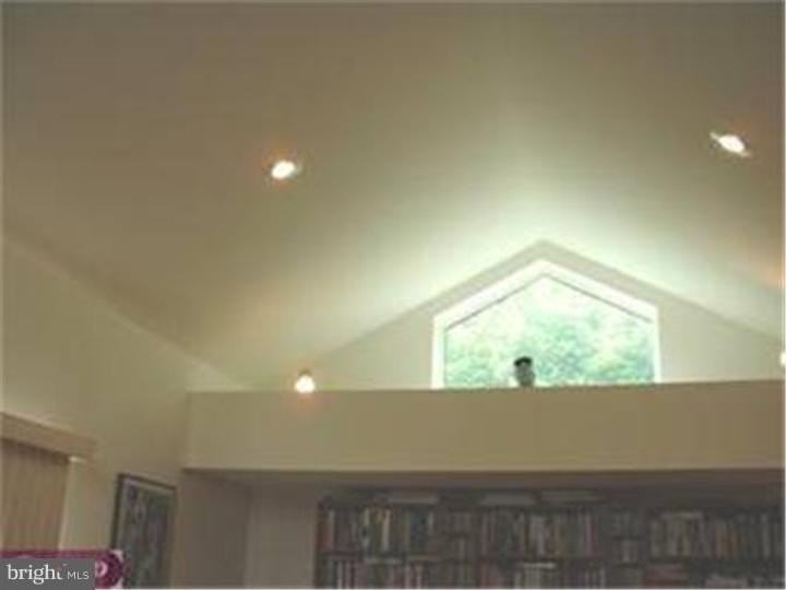 1700 Oakwood Ter #1F - Photo 5 of 41