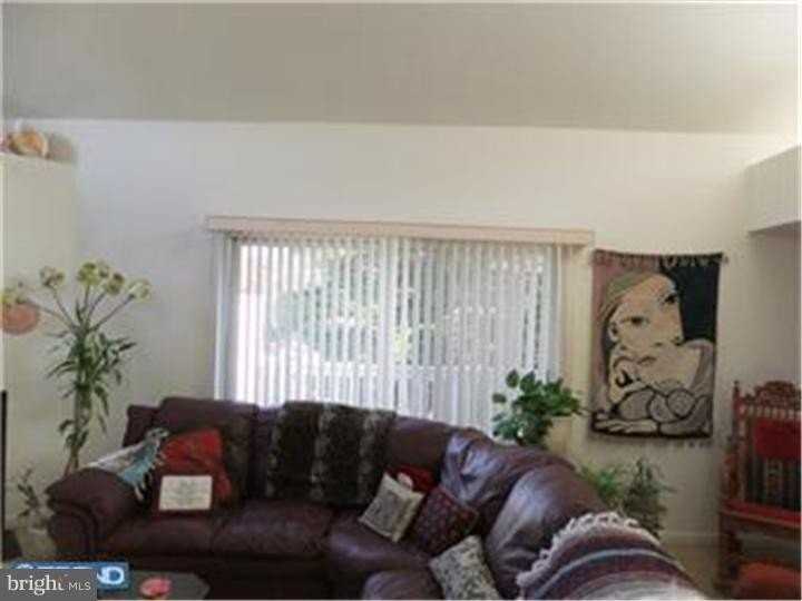 1700 Oakwood Ter #1F - Photo 7 of 41