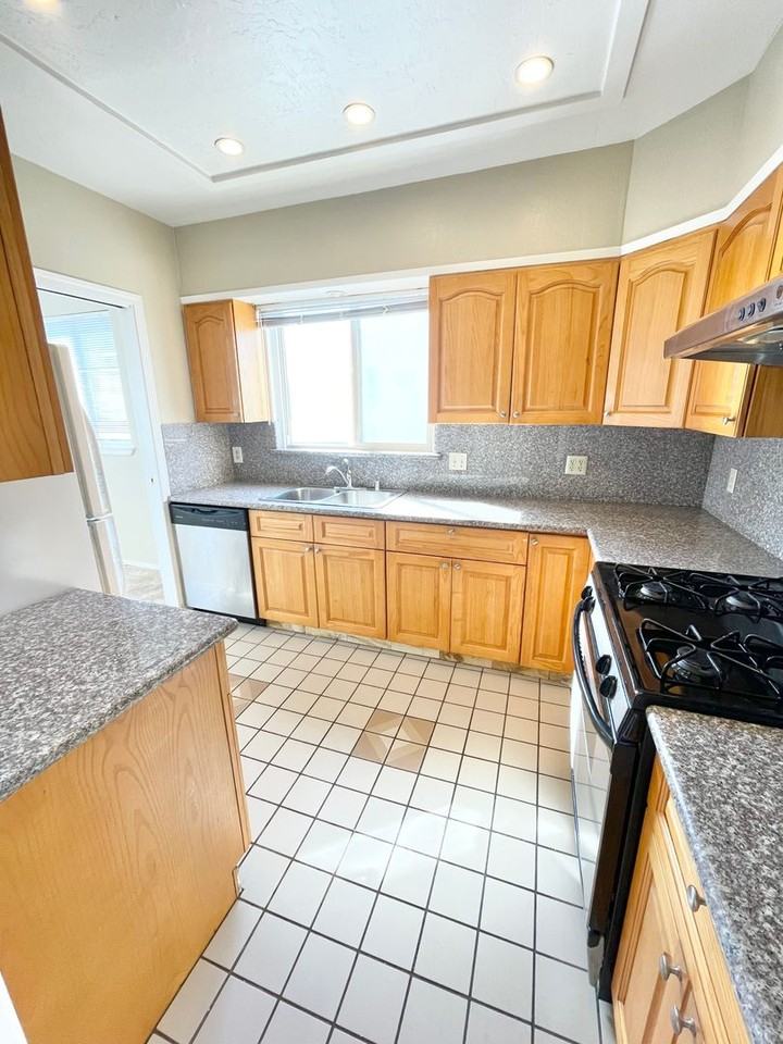 1256 42nd Ave - Photo 6 of 12