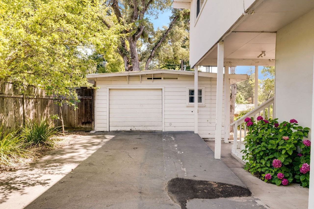 8150 Winding Way - Photo 7 of 39