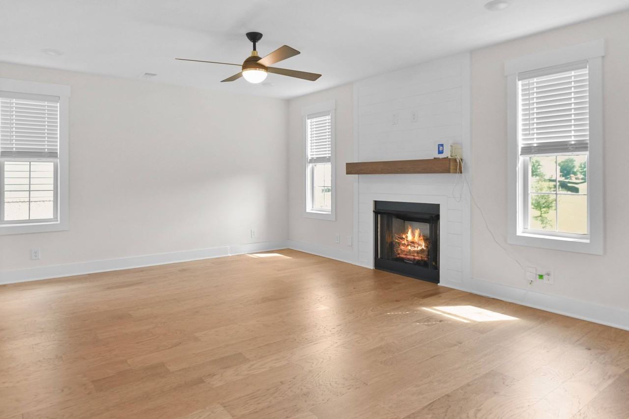 393 Frontier Dr - Photo 2 of 22