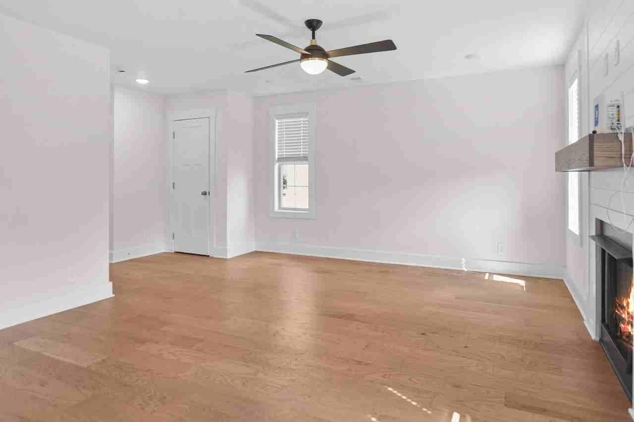 393 Frontier Dr - Photo 4 of 22