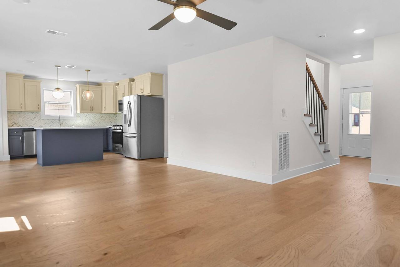 393 Frontier Dr - Photo 5 of 22
