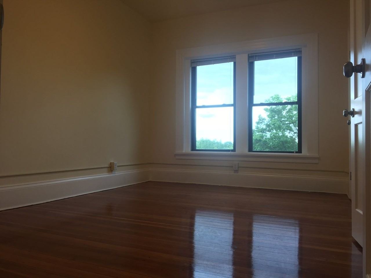 1493 Beacon St - Photo 7 of 18