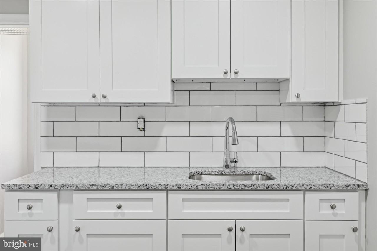 326 E Airy St #1 - Photo 3 of 11
